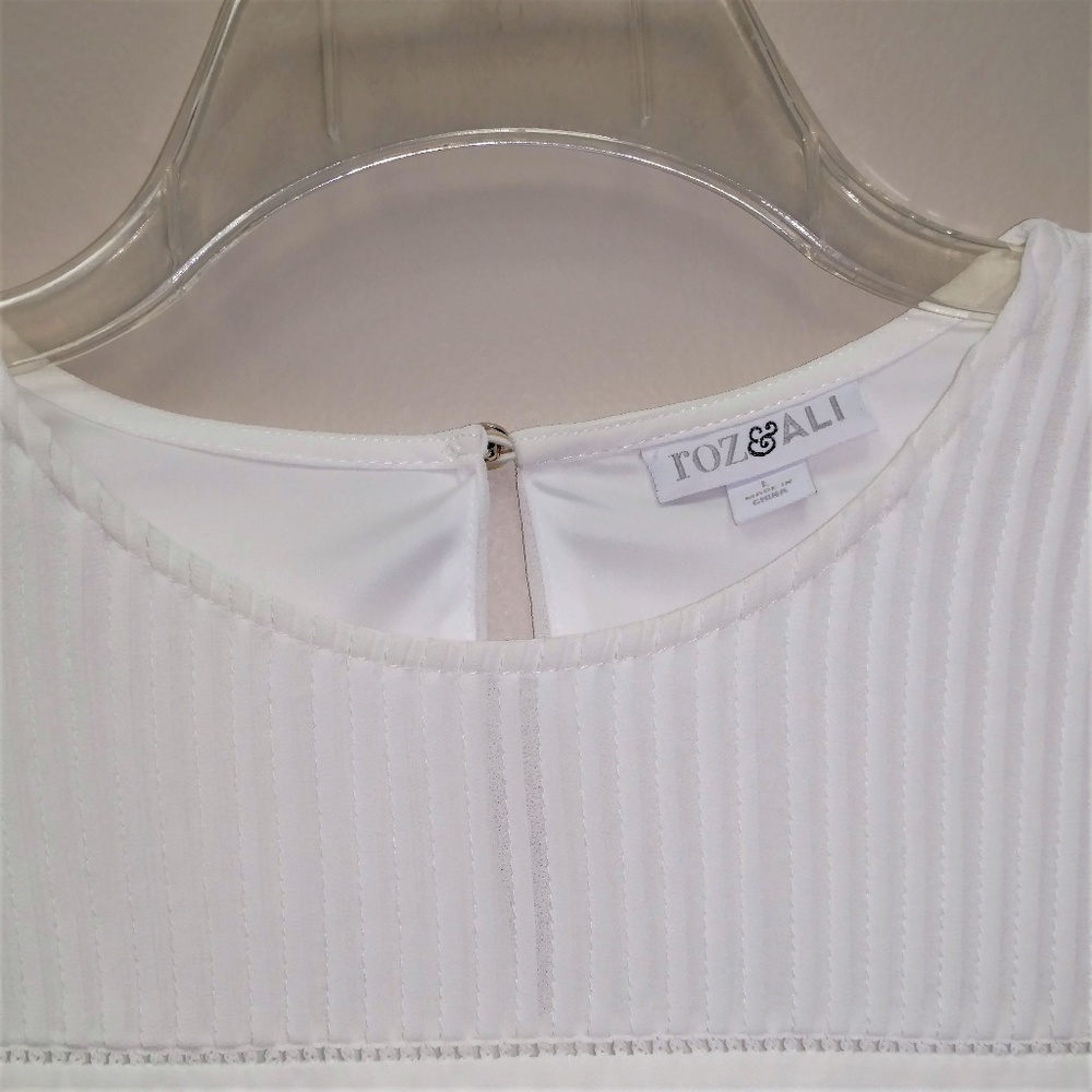 Roz & Ali Cream Blouse - Picture 2 of 5